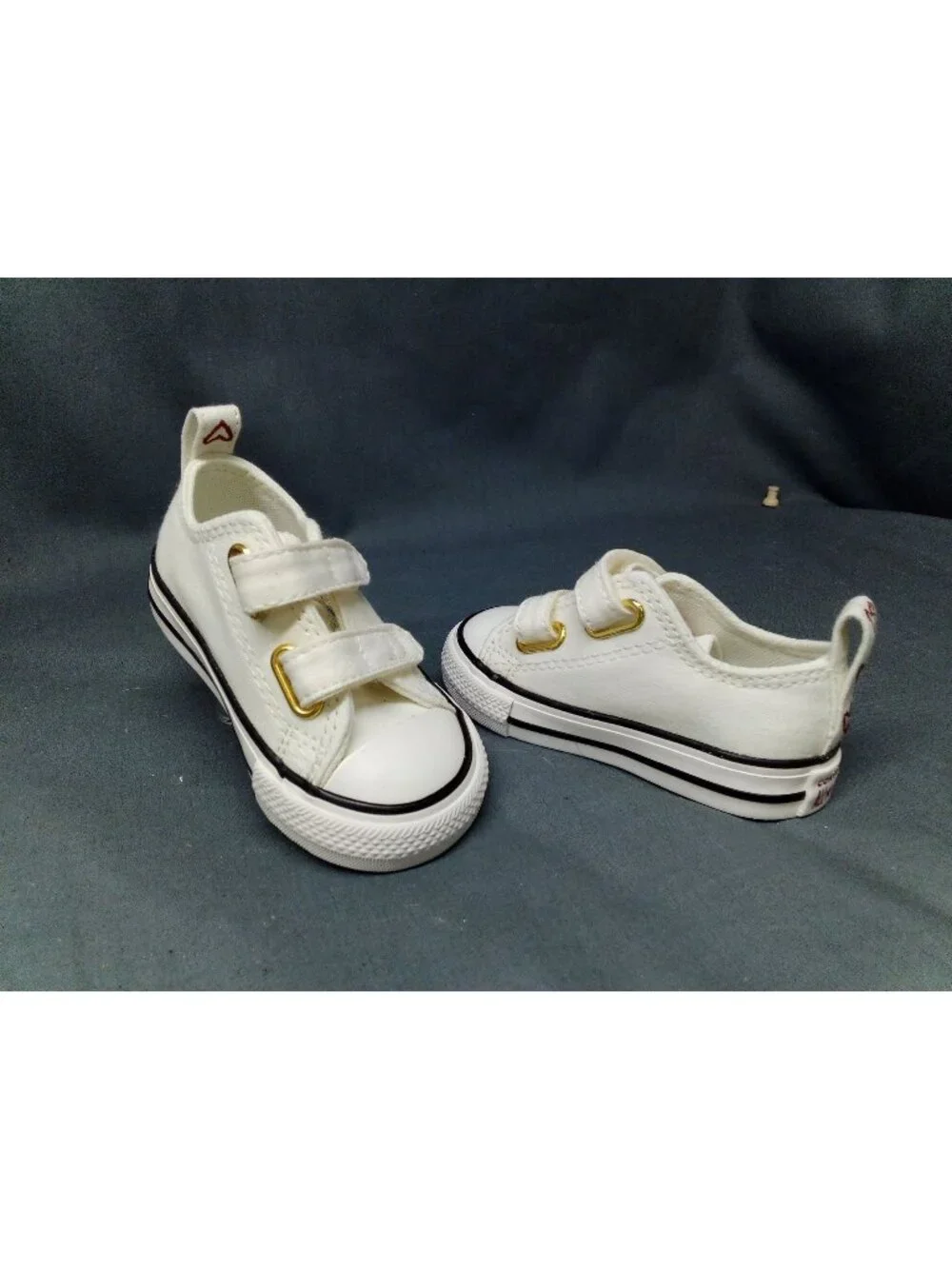 Converse White Canvas Toddler Shoes W/ Heart Embroidery Size 8 NEW NO BOX !